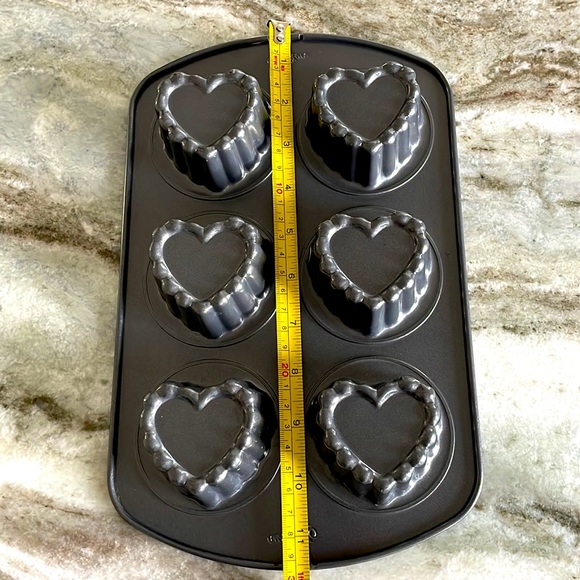 Wilton❤️ Heart Shaped Baking Pans - Picture 3 of 4